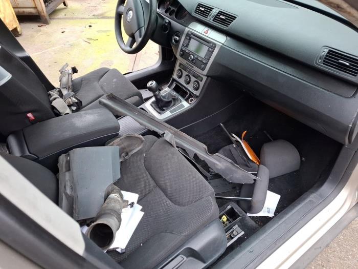 Volkswagen Passat Variant 1.6 Skrotfordon (2006, BEIGE)