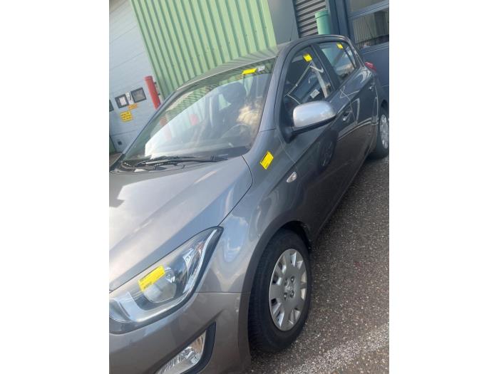 Hyundai i20 1.2i 16V Skrotfordon (2013, GRIJS)