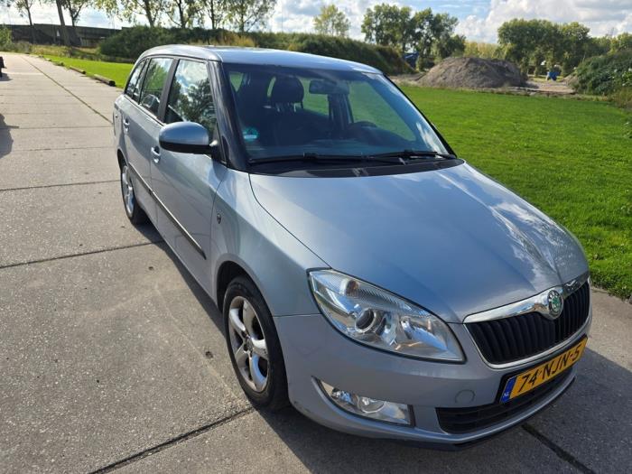 Skoda Fabia II Combi 1.2 TDI 12V Greenline Samochód uszkodzony (2010, Niebieski)
