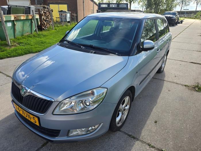 Skoda Fabia II Combi 1.2 TDI 12V Greenline Samochód uszkodzony (2010, Niebieski)