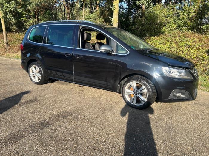 Seat Alhambra 2.0 TDI 16V Samochód złomowany (2016, Czarny)