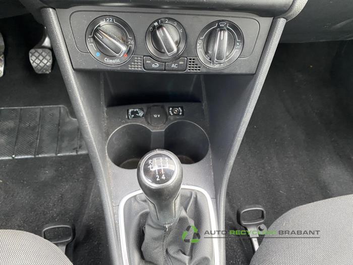 Volkswagen Polo V 1.4 16V Skrotfordon (2010, GRIJS)