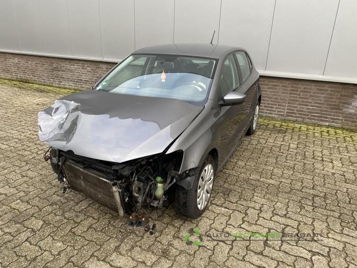Volkswagen Polo V 1.4 16V Skrotfordon (2010, GRIJS)