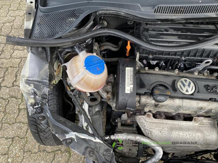 Volkswagen Polo V 1.4 16V Skrotfordon (2010, GRIJS)