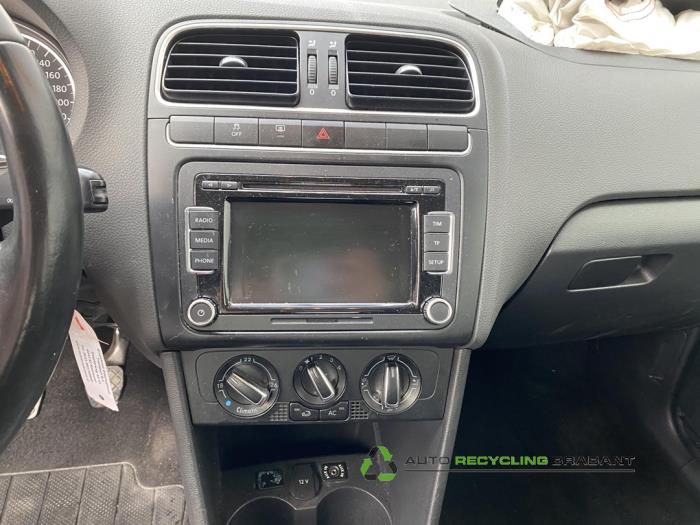 Volkswagen Polo V 1.4 16V Skrotfordon (2010, GRIJS)