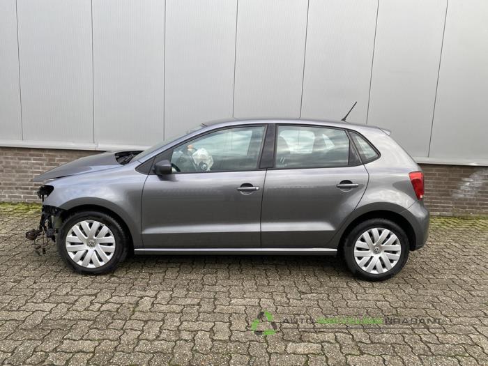 Volkswagen Polo V 1.4 16V Skrotfordon (2010, GRIJS)