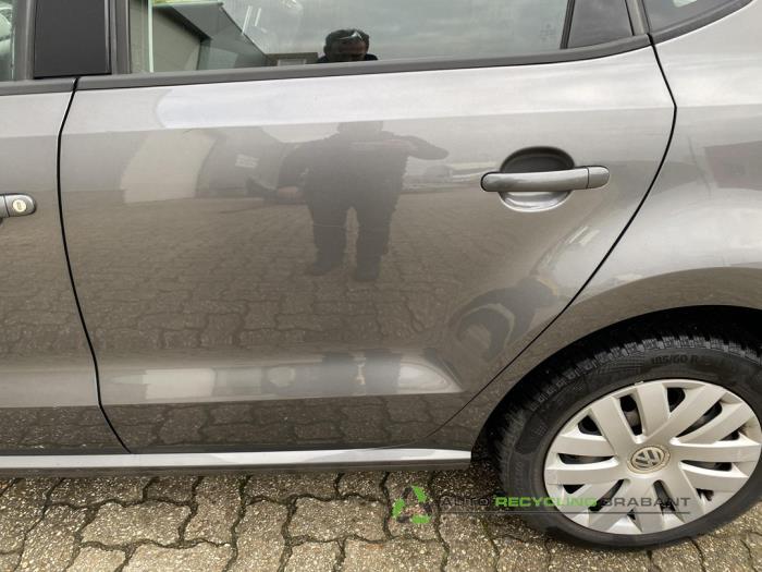 Volkswagen Polo V 1.4 16V Skrotfordon (2010, GRIJS)