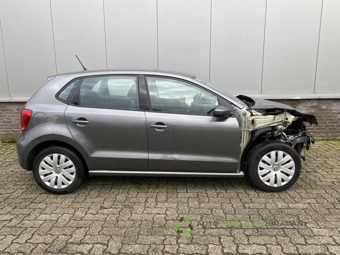 Volkswagen Polo V 1.4 16V Skrotfordon (2010, GRIJS)