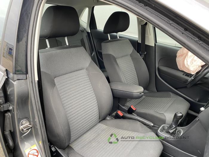 Volkswagen Polo V 1.4 16V Skrotfordon (2010, GRIJS)