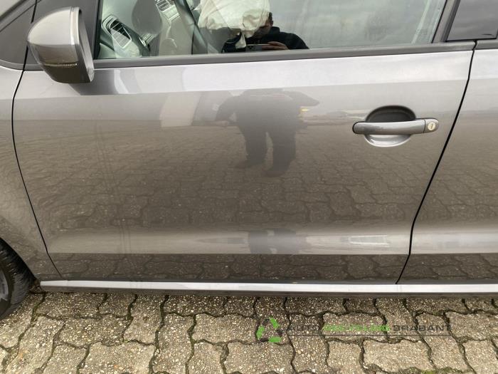 Volkswagen Polo V 1.4 16V Skrotfordon (2010, GRIJS)