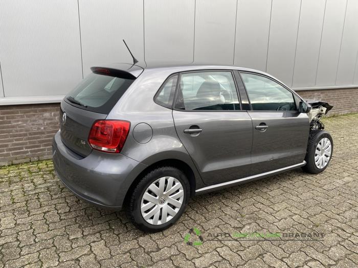 Volkswagen Polo V 1.4 16V Skrotfordon (2010, GRIJS)