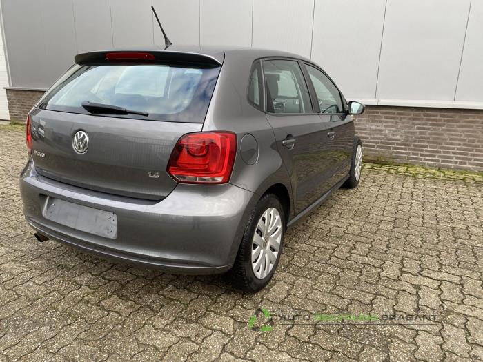 Volkswagen Polo V 1.4 16V Skrotfordon (2010, GRIJS)