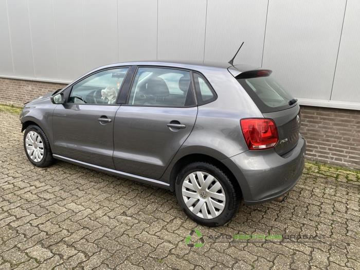Volkswagen Polo V 1.4 16V Skrotfordon (2010, GRIJS)