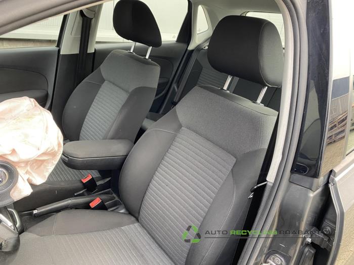 Volkswagen Polo V 1.4 16V Skrotfordon (2010, GRIJS)