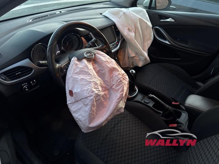 Opel Astra K Sports Tourer 1.6 CDTI 110 16V Sloopvoertuig (2017, Zilver)