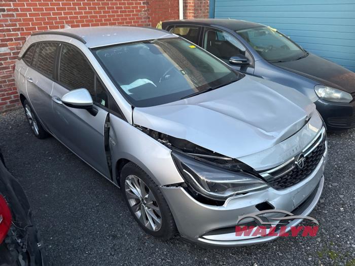 Opel Astra K Sports Tourer 1.6 CDTI 110 16V Sloopvoertuig (2017, Zilver)